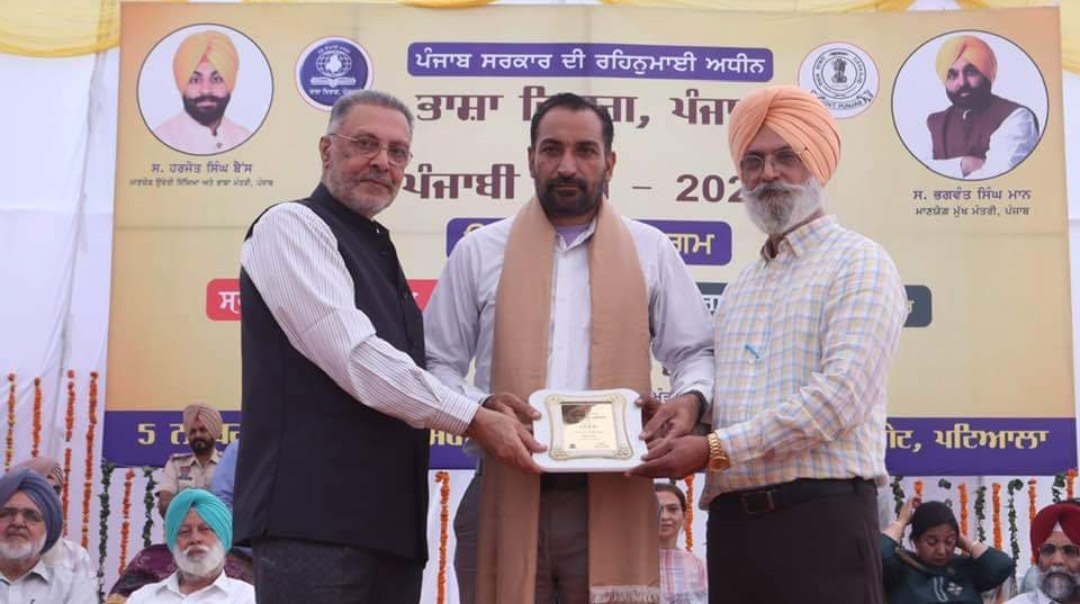 Dr. JB Sekhon was awarded the Principal Teja Singh Award by the Language Department at the state level ceremony